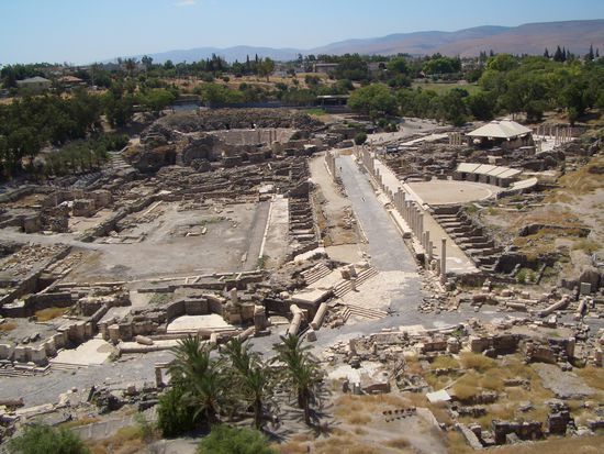 Blick vom Tell über das Ausgrabungsgelände