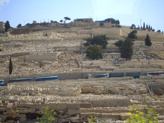 Der jüdische Friedhof am Ölberg vom Kidrontal aus gesehen
