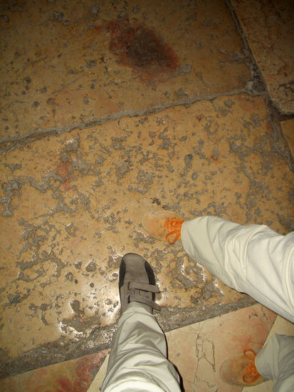 Auf diesen Originalsteinen wurde Jesus das Kreuz auf die Schultern gelegt