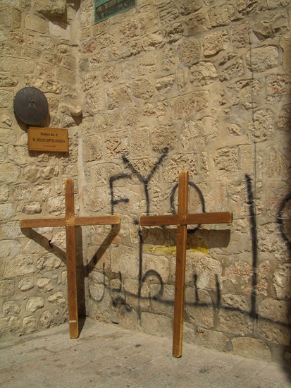 Kreuze an der Grabeskirche