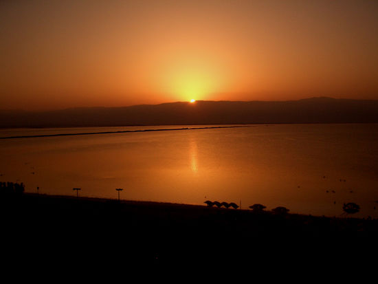 Sonnenaufgang über dem Toten Meer
