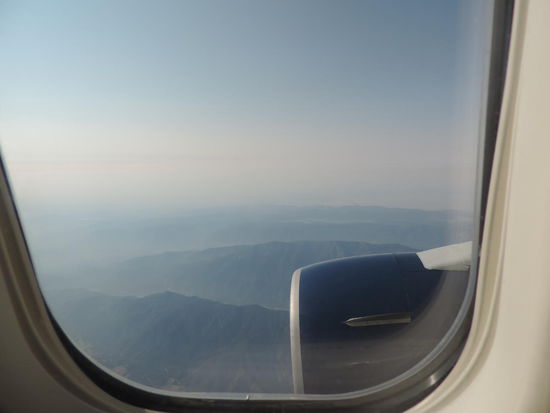 In Deutschland sitzen sie gerade im Büro oder in der Schule,  während wir im Flugzeug die Aussicht über Amerika genießen 