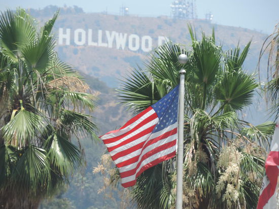 ...und hoch in die Hollywood Hills !!
Ich stand zum ersten Mal in meinem Leben vor dem Hollywood-Zeichen, mit Blick auf LA und konnte es kaum fassen: Oh mein Gott! Ich! Bin HIER!