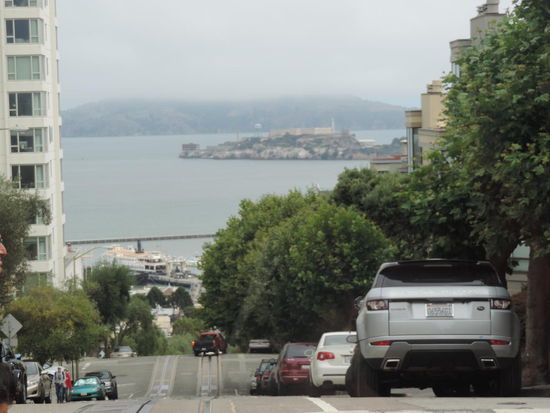 Unsere Cable Car Fahrt mit Blick auf Alcatraz.