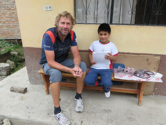 Englischunterricht (Lehrer Bindi mit Quiroz Junior)