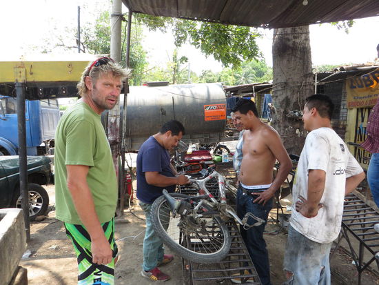Bindi's Bike wird geschweisst