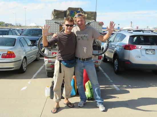 Abschied von Bindi und Emma am Flughafen Denver