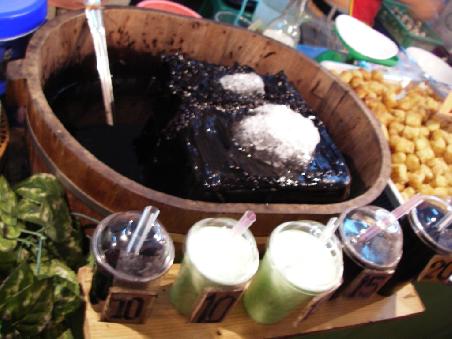 Sieht aus wie eisgekuehlte TintenfischTinte und schmeckt wie eisgekuehlte TintenfischScheisse