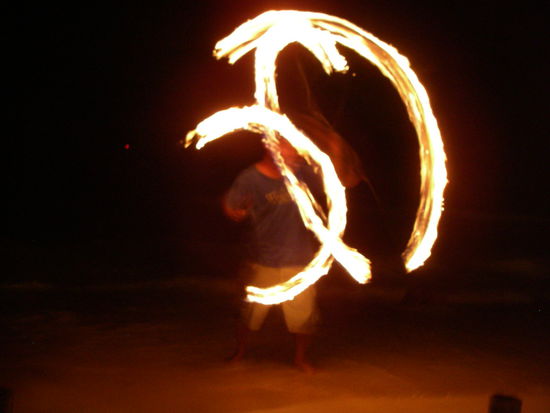 hast du keine hand mehr frei nimmste halt den fuss dazu