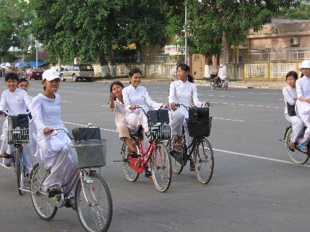 die traditionelle Schuluniform