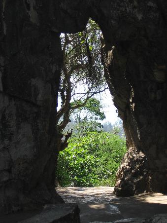 Ausblick aus einer Hoehle