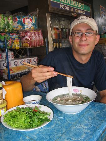 mittlerweile Standard: Nudelsuppe zum Fruehstueck - saulecker!