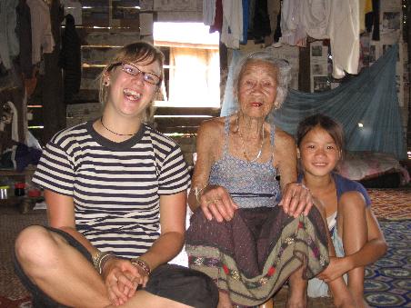 Cathryn, Sothas Ur-Oma (103 Jahre!!!)und ein nettes Maedel aus der Nachbarschaft