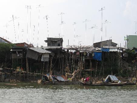 Pfahlhaeuser bei Chau Doc