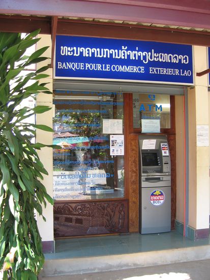 Einer von 2 Geldautomaten in Pakse