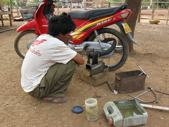 Unser Mechaniker bei der Arbeit