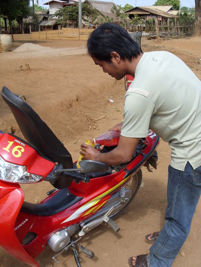 2. Benzin in Cola-Flaschen