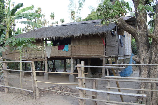 traditionelles Haus auf Stelzen
