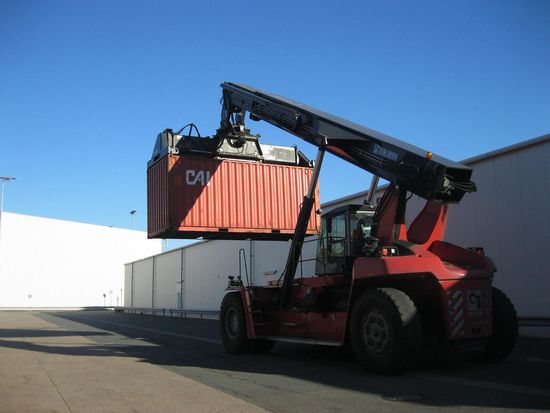 In diesem roten Container steckt unser Gefährt (e)