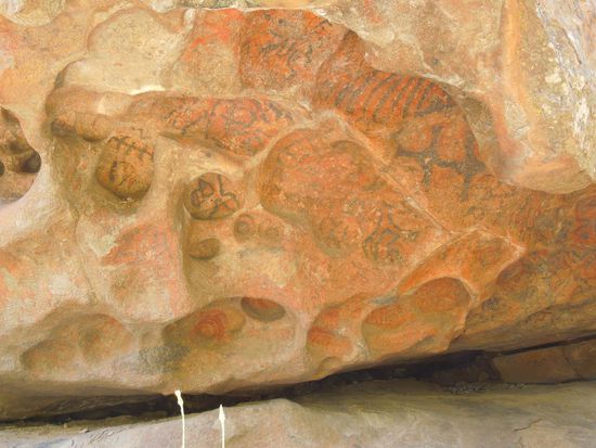 Millionenjahre alte Felszeichnungen