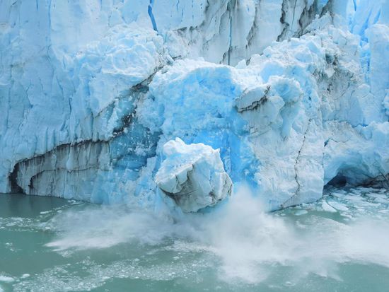 Nie ist es still, immer ist der Gletscher in Bewegung  ... beeindruckend