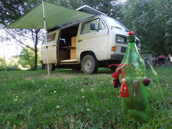 Im Vordergrund unser Weihnachtsbaum