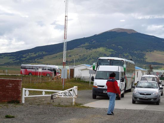 Ein Wunder geschieht: der Schlagbaum wird geöffnet