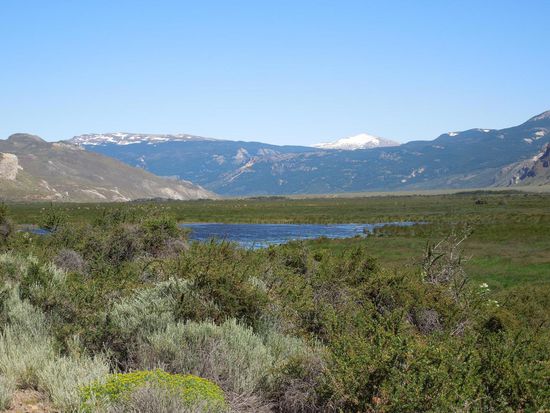 Wilde Hügel-See-Landschaft