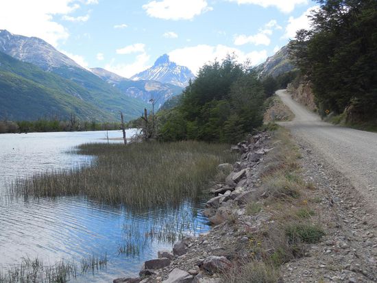 Gepflegte Naturstrasse in toller Landschaft