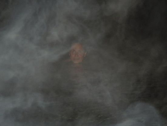 Eintauchen bei Sternenhimmel und Nebelschwaden