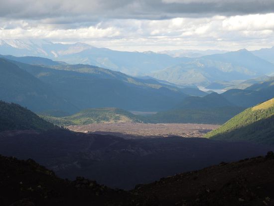 Abendlicher Blick auf den erkalteten Lavastrom