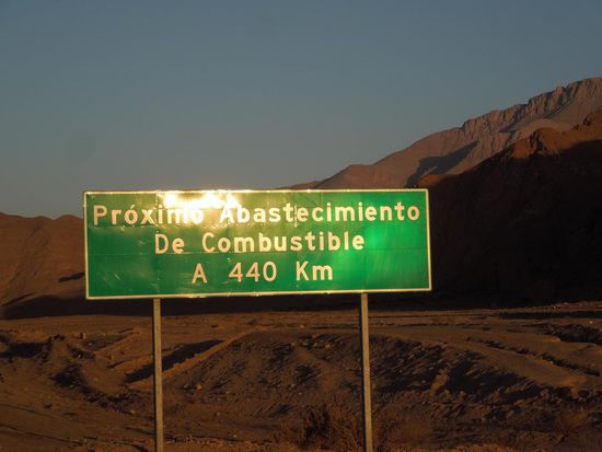 Die nächsten 440 km gibts nichts zum Tanken ... kein Problem dank Kanistern