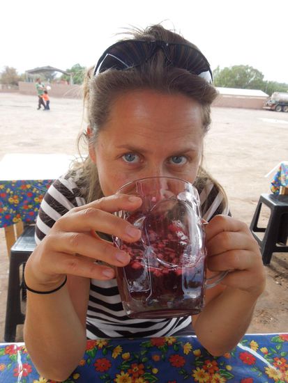 Kühlendes Chicha Morada (Saft vom Purpurmais)