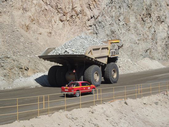 Dimension PkW zu "LKW" ... die grossen Karren fahren die "Abfälle" ohne Kupferanteil weg