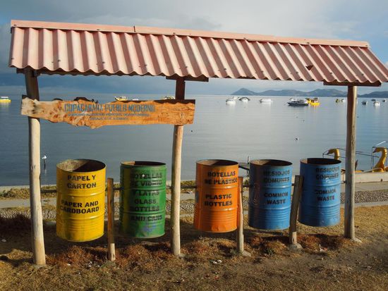 MIt dem Aufstellen der Mülltrennungstonnen - gestiftet von der deutschen Botschaft - ist es leider nicht getan ...