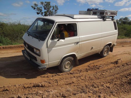 Leichte Schräglage auf der Piste