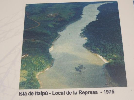 So sah die Gegend DAVOR aus ... Itaipú bedeutet auf Guarani "Singender Fels"