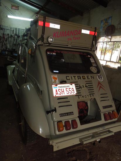 Selbstkonstruierte zweimotorige 4x4 Ente namens Kumanda