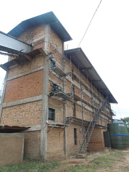 Hier drin, im gut geheizten Haus, verbringt der Mate ca 9 Stunden