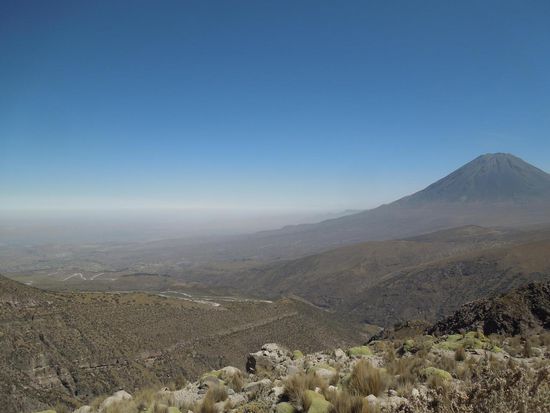 Blick auf den Vulkan Misti, der über der Stadt Arequipa thront.