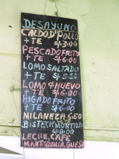 Frühstück: Hühnersuppe &amp; Tee; frittierter Fisch &amp; Tee; sautierte Lende &amp; Tee - auch mit Ei zu haben; frittierte Leber ...