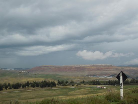 Die Goldmine Yanacocha - verantwortlich für die Landschaft und auch das nicht mehr vorhandene Trinkwasser in der Region um Cajamarca.