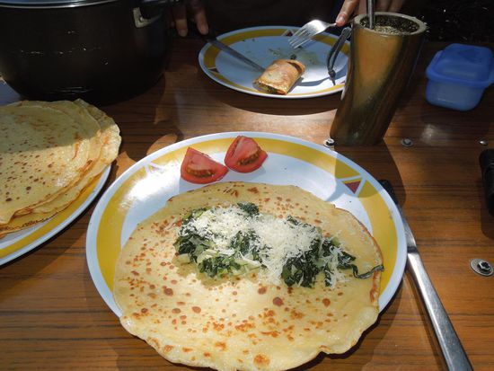 Nach Palatschinken (=Crepes) mit Rahmspinat und Parmesan ...