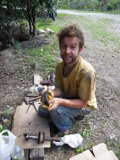 Raus ging die Hinterachse flott, aber was tun ohne passendes Ersatzteil???