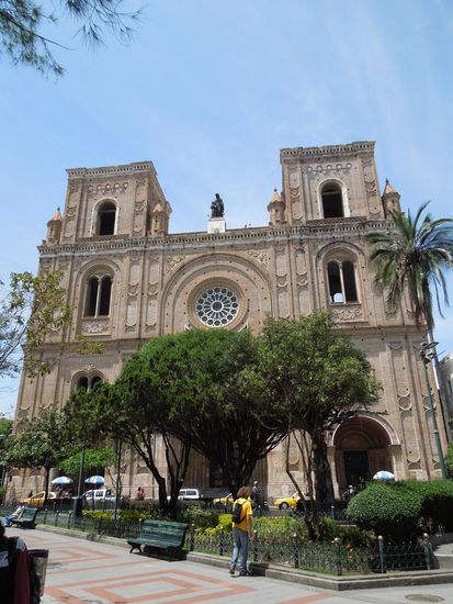 Die beeindruckende Kathedrale von aussen ...