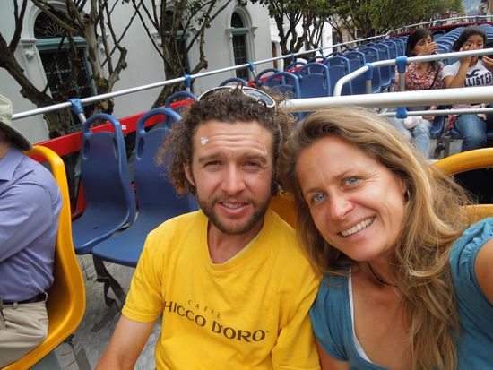 Nein, da hat sich kein Vogel auf Claudios Stirn verewigt - das ist nur Sonnencreme 