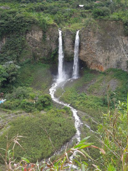 Einer von vielen wunderschönen Wasserfällen an der Straße von Baños nach Puyo.