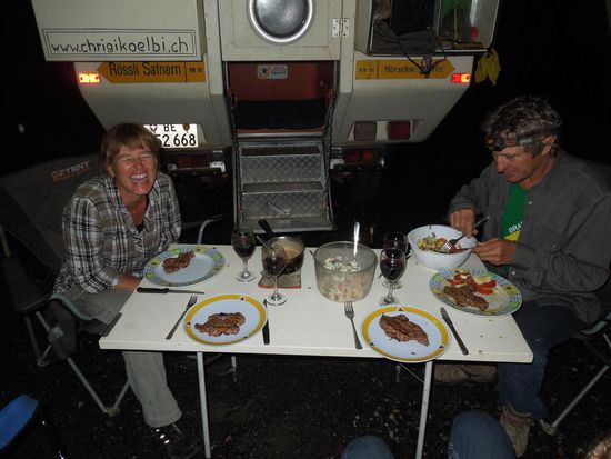 Darauf hatten wir uns gefreut: mit Euch zusammensitzen; Kölbi-Musik hören; einen guten Tropfen genießen und Fleisch auf dem Grill 