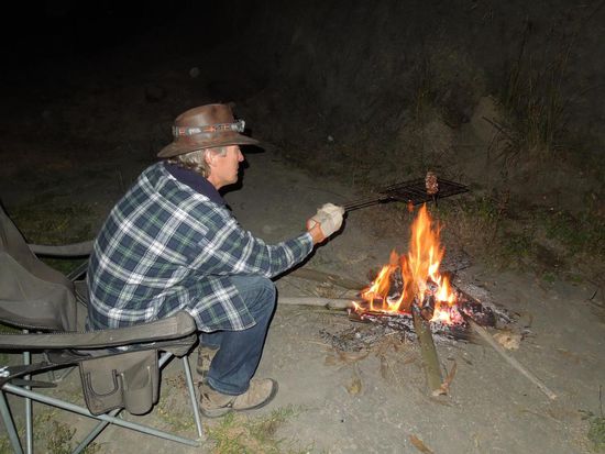 Kölbi grilliert das Apero-Spiessli