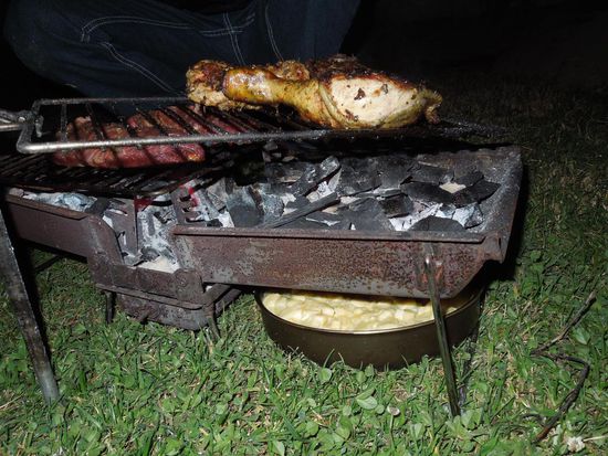 Der Hauptgang beim Garen: Grillhuhn, zähe Kuh und Kartoffelgratin